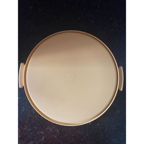 Tupperware 13" D Harvest Gold Cake Carrier/Keeper 1256-5) with Handle (1258-5) - Picture 4 of 9
